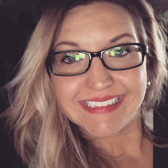 Meet your Posher, Holly - Picture 1 of 1